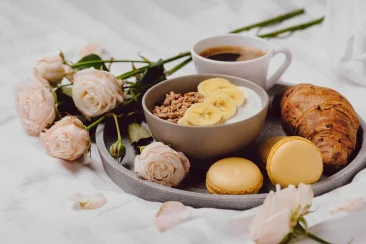 Foto de desayuno con rosas